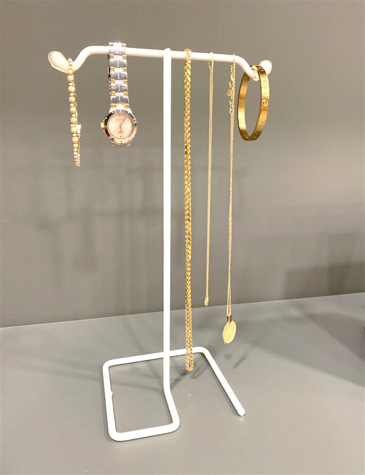 Takı ve Aksesuar Standı Köşeli Beyaz görseli
